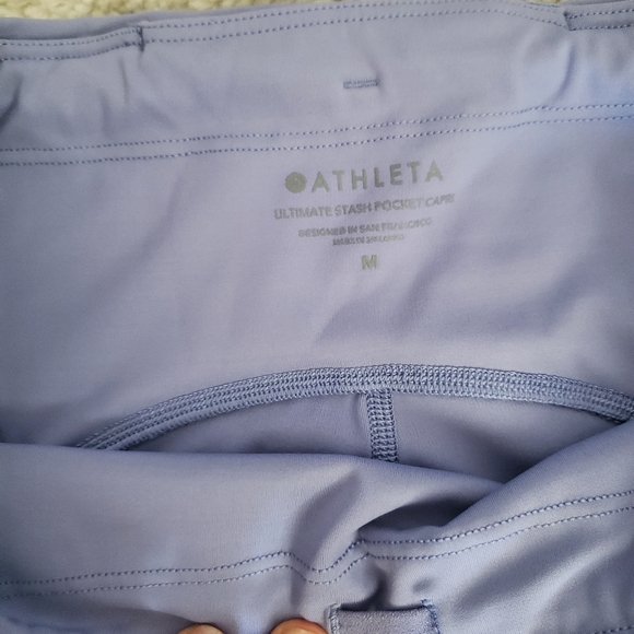 Athleta Ultimate stash pocket Capri. Lavender, size m. - Picture 3 of 7